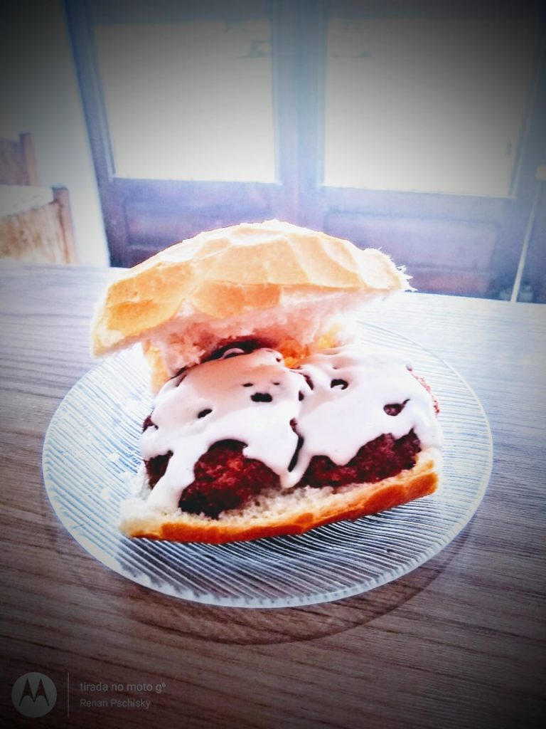 Lanchonete Pschisky - Pão com Bolinho de carne Suína